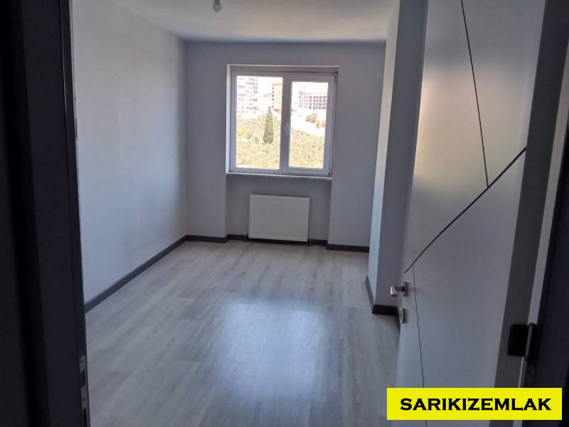 EDREMİT  KADIKÖY`DE SİTE İÇERİSİNDE 3+1 ARA KAT  ZEYTİNLİK MANZARALI 